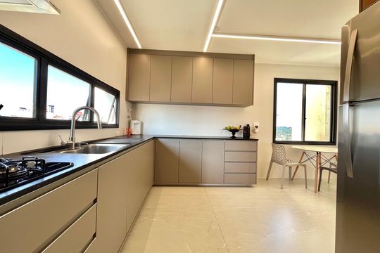 Cozinha de apartamento à venda com 3 quartos, 180m² em Vila Alexandria, São Paulo