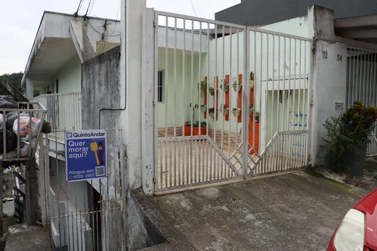 Fachada de casa para alugar com 1 quarto, 85m² em Granja Carolina, Cotia