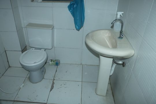 Banheiro social de casa para alugar com 1 quarto, 85m² em Granja Carolina, Cotia