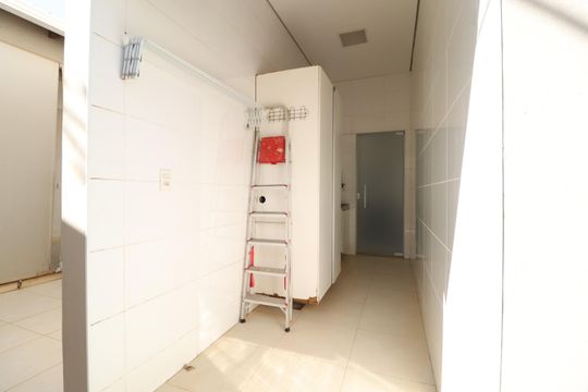 Área de Serviço de casa de condomínio para alugar com 3 quartos, 210m² em Laranjeiras, Uberlândia