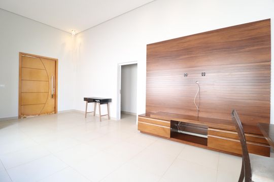 Sala de casa de condomínio para alugar com 3 quartos, 210m² em Laranjeiras, Uberlândia