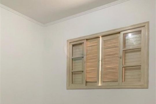 Casa à venda com 3 quartos, 241m² em Jardim Santa Teresinha, São Paulo