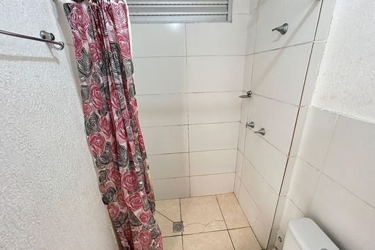 Banheiro de apartamento para alugar com 1 quarto, 48m² em Anchieta, Nilópolis