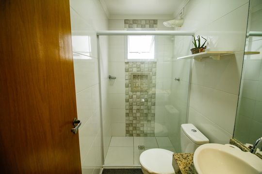 Banheiro Social de apartamento para alugar com 1 quarto, 62m² em Guilhermina, Praia Grande