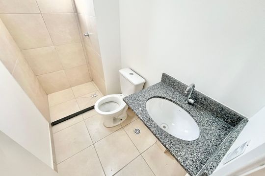 Banheiro de apartamento à venda com 2 quartos, 78m² em Parada Inglesa, São Paulo