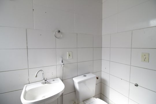 Banheiro de apartamento à venda com 2 quartos, 42m² em Anil, Rio de Janeiro