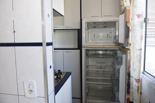 Cozinha de apartamento para alugar com 2 quartos, 47m² em Jardim Guaruja, Embu das Artes