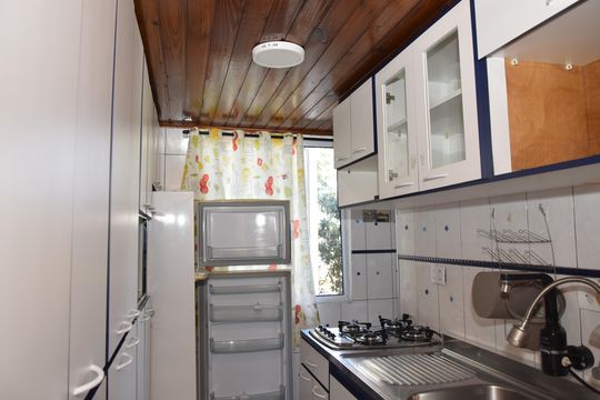 Cozinha de apartamento para alugar com 2 quartos, 47m² em Jardim Guaruja, Embu das Artes