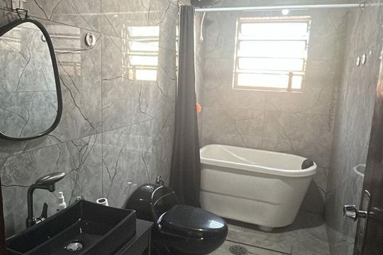 Banheiro de casa à venda com 2 quartos, 180m² em Jaguará, São Paulo