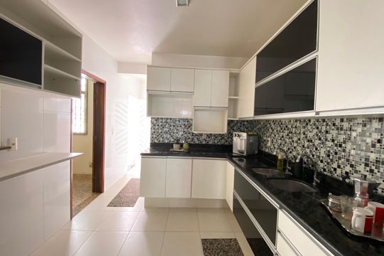 Casa à venda com 4 quartos, 400m² em Del Castilho, Rio de Janeiro