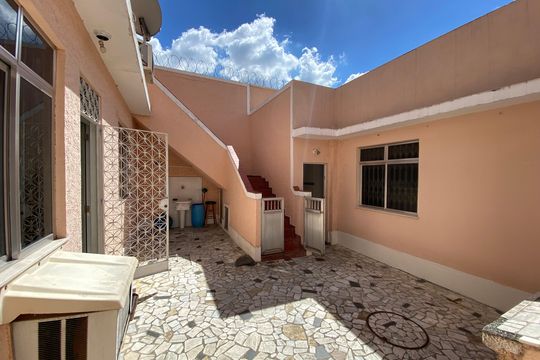 Casa à venda com 4 quartos, 400m² em Del Castilho, Rio de Janeiro