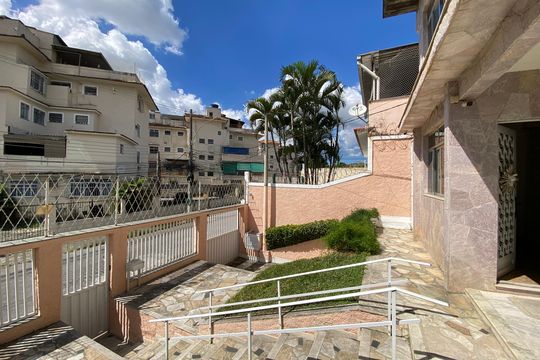 Casa à venda com 4 quartos, 400m² em Del Castilho, Rio de Janeiro