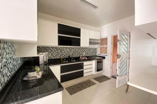 Casa à venda com 4 quartos, 400m² em Del Castilho, Rio de Janeiro