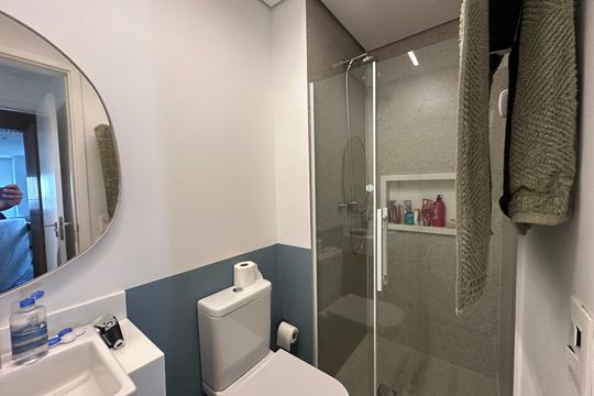 Banheiro da Suíte 1 de apartamento à venda com 3 quartos, 110m² em Alphaville Empresarial, Barueri