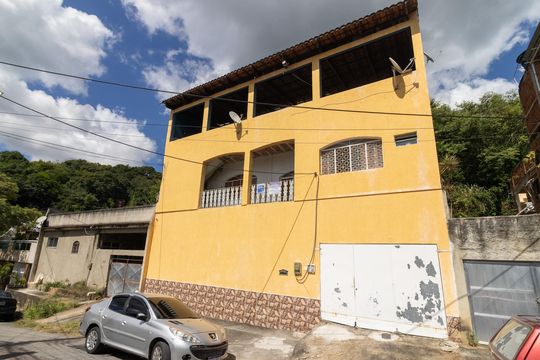 Fachada de casa para alugar com 4 quartos, 225m² em Realengo, Rio de Janeiro
