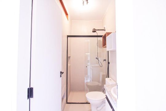 Banheiro de kitnet/studio para alugar com 1 quarto, 17m² em Santana, São Paulo