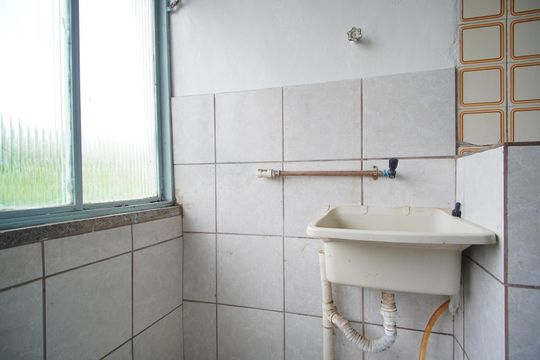 Cozinha e Área de Serviço de apartamento à venda com 2 quartos, 59m² em Rubem Berta, Porto Alegre