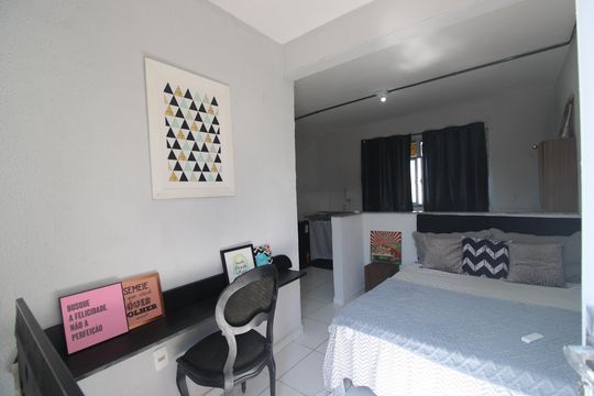 Quarto de kitnet/studio para alugar com 1 quarto, 40m² em Curicica, Rio de Janeiro