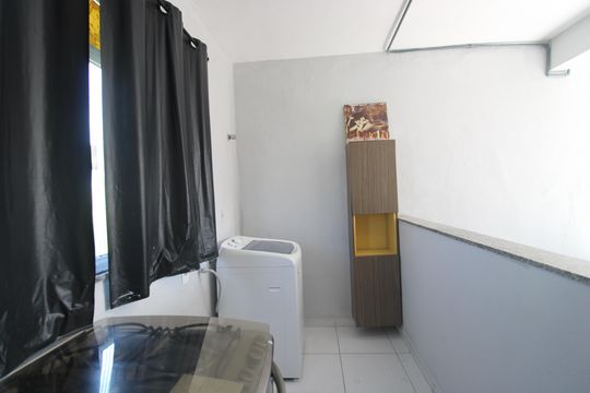 Área de serviço de kitnet/studio para alugar com 1 quarto, 40m² em Curicica, Rio de Janeiro