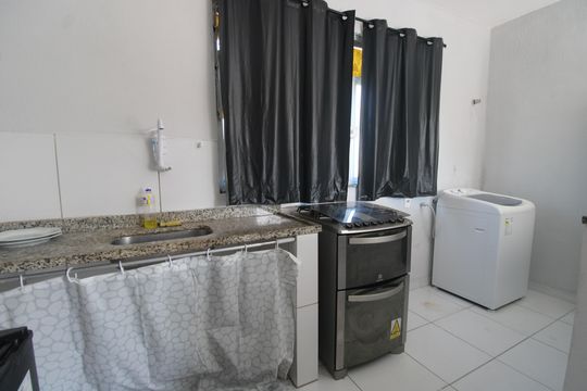 Cozinha de kitnet/studio para alugar com 1 quarto, 40m² em Curicica, Rio de Janeiro