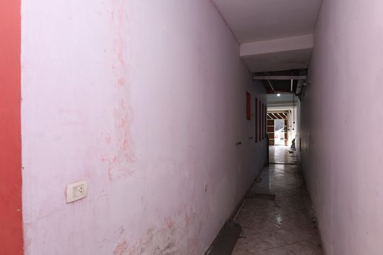 Área de Serviço 1 e corredor de casa para alugar com 6 quartos, 355m² em Jardim Helena, São Paulo