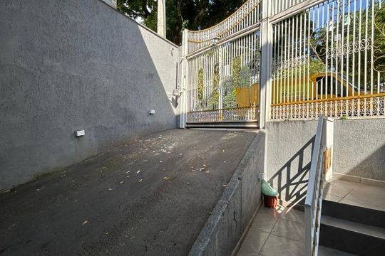 Área externa de casa para alugar com 4 quartos, 250m² em Chácara Seis de Outubro, São Paulo