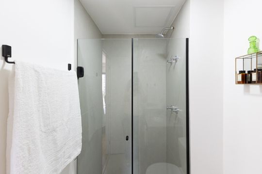 Banheiro de apartamento à venda com 1 quarto, 24m² em Vila Olímpia, São Paulo