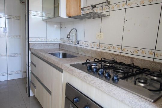 Cozinha de apartamento à venda com 2 quartos, 49m² em Jardim Umuarama, São Paulo