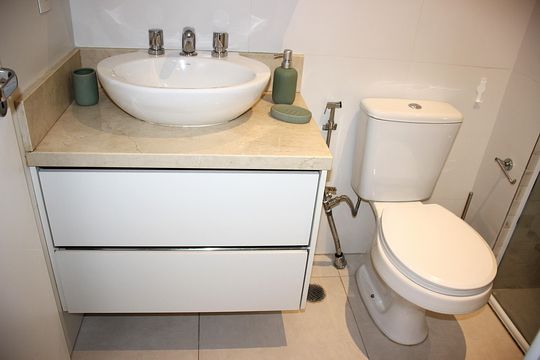 Banheiro de kitnet/studio para alugar com 1 quarto, 41m² em Bela Vista, São Paulo