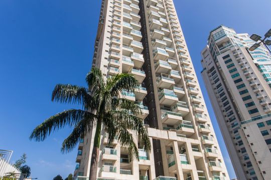 Vista da Rua de apartamento para alugar com 4 quartos, 176m² em Alphaville Empresarial, Barueri