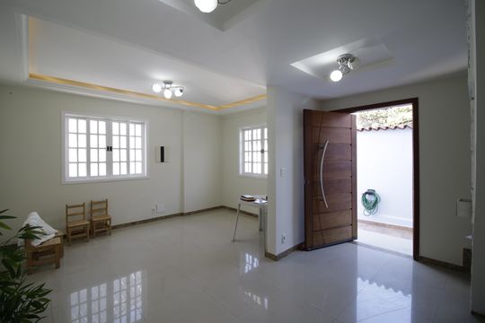 Sala de casa à venda com 4 quartos, 164m² em Pechincha, Rio de Janeiro