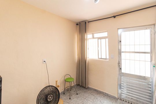Casa à venda com 5 quartos, 385m² em Remédios, Osasco