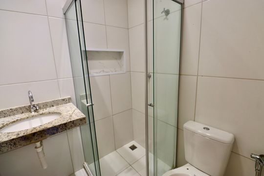 Banheiro de apartamento para alugar com 2 quartos, 120m² em Praia do Flamengo, Salvador