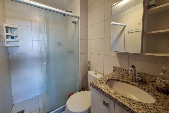 Banheiro Social de apartamento à venda com 3 quartos, 76m² em Centro, Niterói