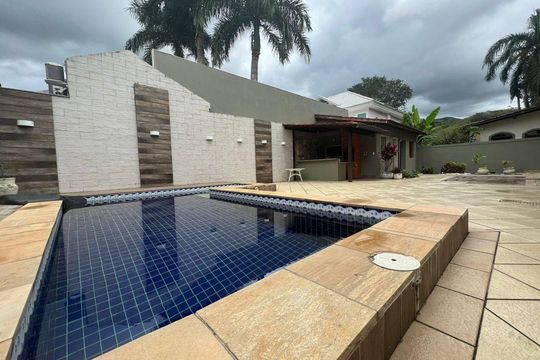 Casa à venda com 6 quartos, 460m² em Taquara, Rio de Janeiro