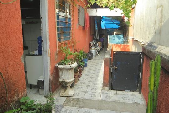 Quintal- corredor lateral  de casa à venda com 2 quartos, 153m² em Vila Sao Marcos, São Bernardo do Campo