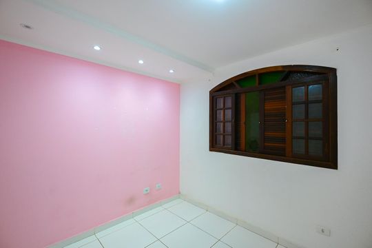 Quarto 1 de casa para alugar com 2 quartos, 50m² em Parque das Cigarreiras, Taboão da Serra