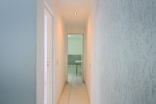 Corredor de casa para alugar com 2 quartos, 50m² em Parque das Cigarreiras, Taboão da Serra