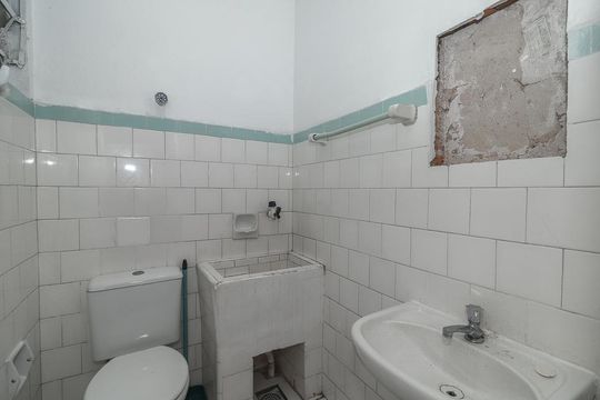 Banheiro de apartamento à venda com 0 quarto, 22m² em Floresta, Porto Alegre