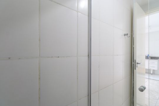 Banheiro de apartamento à venda com 1 quarto, 33m² em Barra Funda, São Paulo