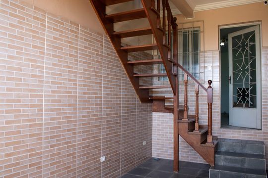 GARAGEM de casa para alugar com 4 quartos, 385m² em Jaraguá, São Paulo