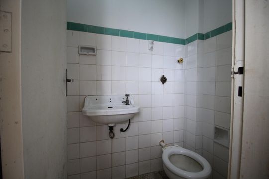 Banheiro de serviço de apartamento à venda com 3 quartos, 118m² em Bom Fim, Porto Alegre