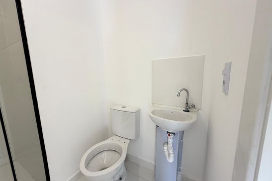 Banheiro de kitnet/studio para alugar com 2 quartos, 28m² em Mooca, São Paulo