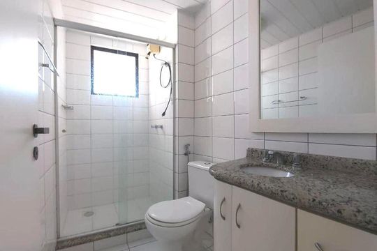 Banheiro de apartamento para alugar com 2 quartos, 87m² em Canto, Florianópolis