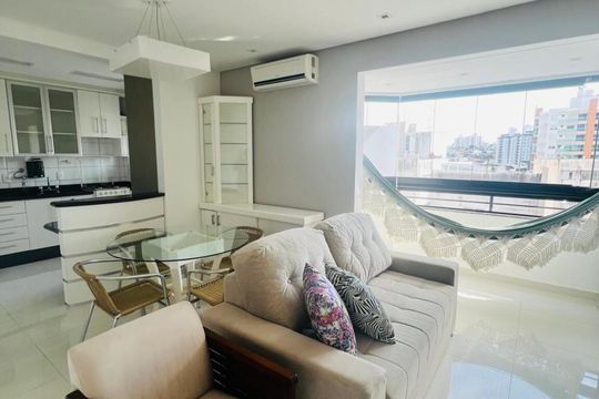 Sala de apartamento para alugar com 2 quartos, 87m² em Canto, Florianópolis
