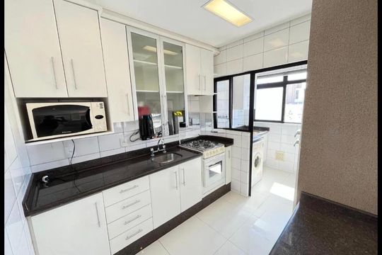 Cozinha de apartamento para alugar com 2 quartos, 87m² em Canto, Florianópolis