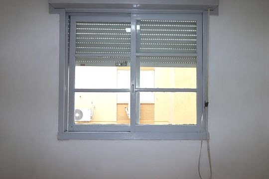 Janela da Sala              de apartamento para alugar com 2 quartos, 50m² em Passo D’areia, Porto Alegre