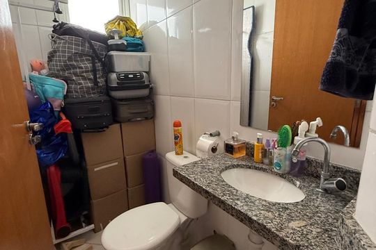 Banheiro de apartamento à venda com 2 quartos, 100m² em Vila Vilma, Santo André