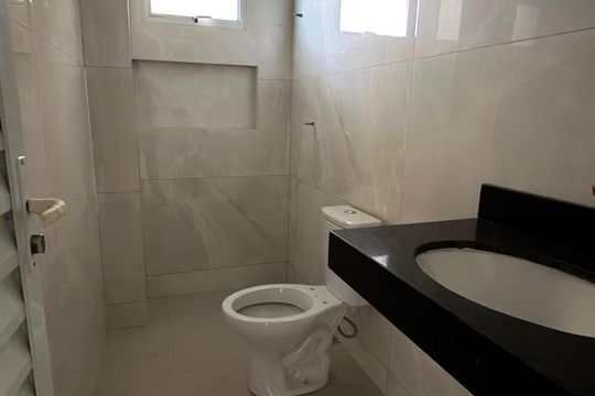 Banheiro de kitnet/studio para alugar com 1 quarto, 26m² em São Paulo, Belo Horizonte