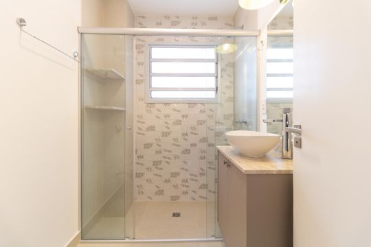 Banheiro de apartamento à venda com 1 quarto, 40m² em Aclimação, São Paulo